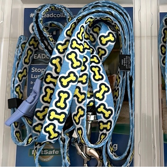 Gentle Leader Chic, BONES design head collar and leash Large. BRAND NEW. - Picture 2 of 8